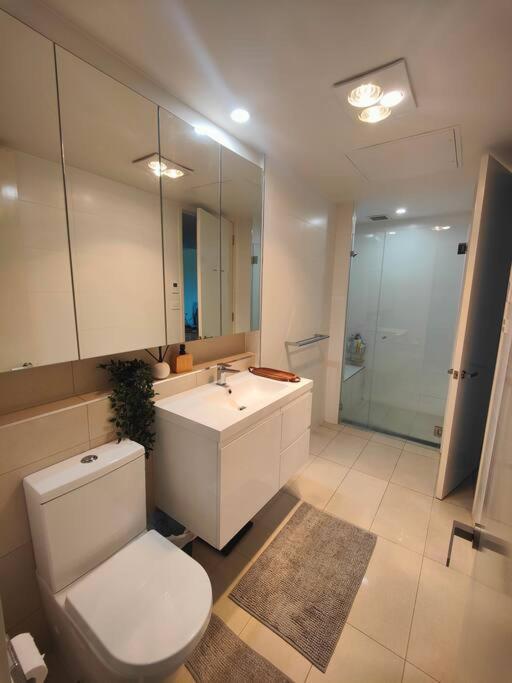 Lakeside Apartment, Walking Distance To Foreshore Kingston Esterno foto