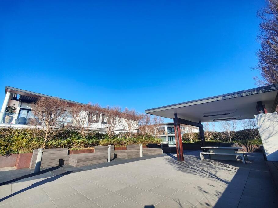 Lakeside Apartment, Walking Distance To Foreshore Kingston Esterno foto