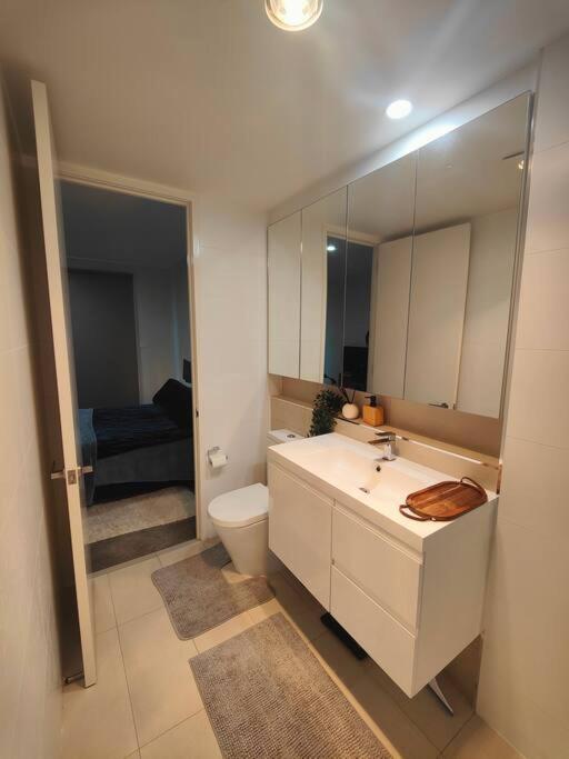 Lakeside Apartment, Walking Distance To Foreshore Kingston Esterno foto
