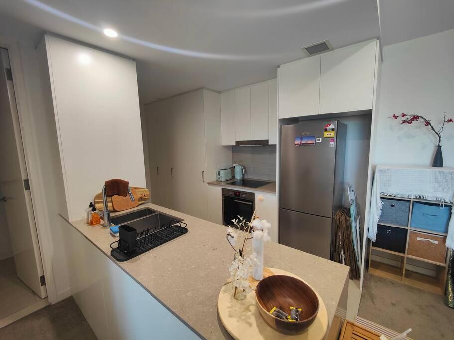 Lakeside Apartment, Walking Distance To Foreshore Kingston Esterno foto