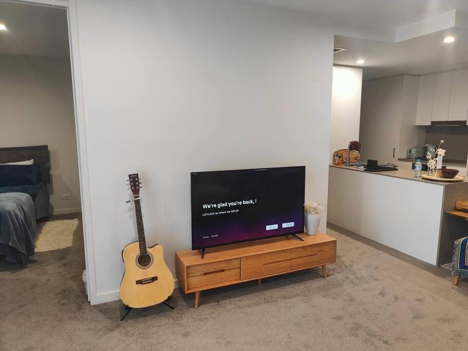 Lakeside Apartment, Walking Distance To Foreshore Kingston Esterno foto